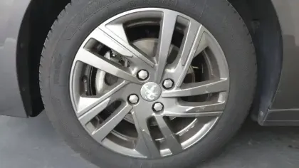 Photo 8 Peugeot 208  PureTech 100 S&S BVM6