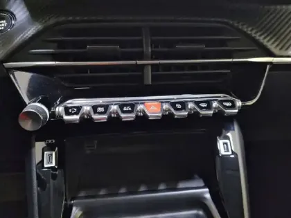 Photo 24 Peugeot 208  PureTech 100 S&S EAT8