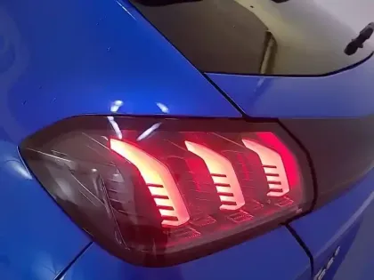 Photo 16 Peugeot 208  PureTech 100 S&S EAT8