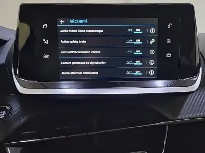 Photo 21 Peugeot 208  PureTech 100 S&S EAT8