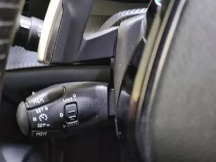 Photo 25 Peugeot 208  PureTech 100 S&S EAT8