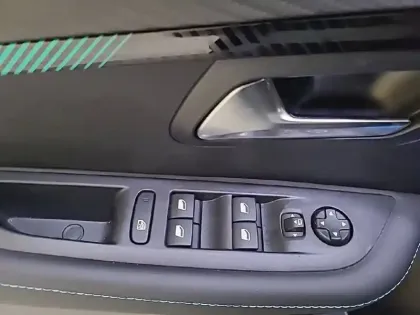 Photo 29 Peugeot 208  PureTech 100 S&S EAT8