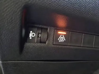 Photo 28 Peugeot 208  PureTech 100 S&S EAT8