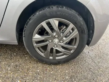 Photo 10 Peugeot 208  PureTech 100 S&S EAT8