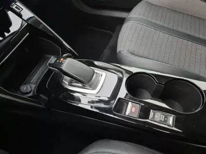 Photo 11 Peugeot 2008  Electrique 136 ch