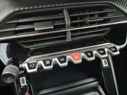 Photo 13 Peugeot 2008  Electrique 136 ch