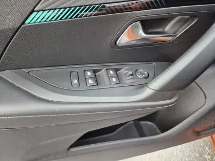 Photo 20 Peugeot 2008  Electrique 136 ch