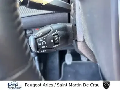 Photo 11 Peugeot 2008  PureTech 100 S&S BVM6