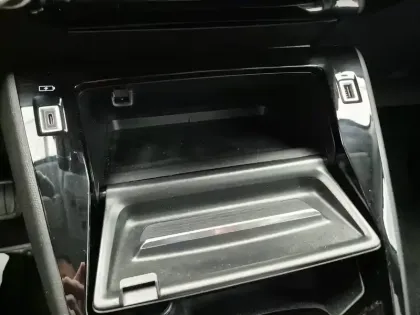 Photo 13 Peugeot 208  Electrique 50 kWh 136ch