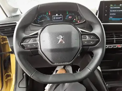 Photo 28 Peugeot 208  Electrique 50 kWh 136ch