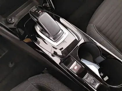 Photo 33 Peugeot 208  Electrique 50 kWh 136ch