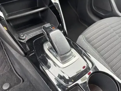 Photo 13 Peugeot 208  Electrique 50 kWh 136ch