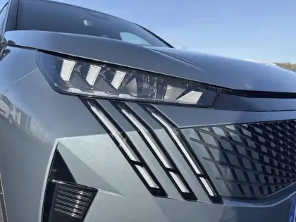 Photo 39 Peugeot 3008  Hybrid 136 e-DCS6