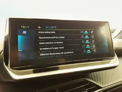 Photo 21 Peugeot 2008  Electrique 136 ch