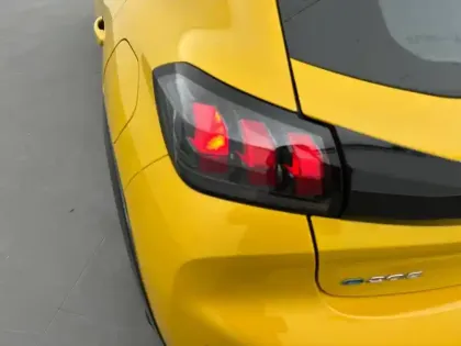 Photo 16 Peugeot 208  Electrique 50 kWh 136ch