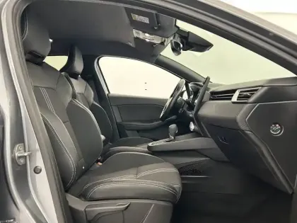 Photo 13 Renault Clio  E-Tech full hybrid 145