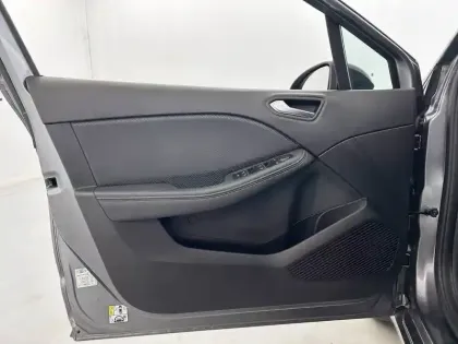 Photo 10 Renault Clio  E-Tech full hybrid 145