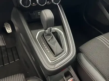 Photo 12 Renault Clio  E-Tech full hybrid 145