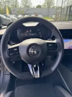 Photo 21 Alfa Romeo Junior  1.2 Ibrida 145 ch eDCT6