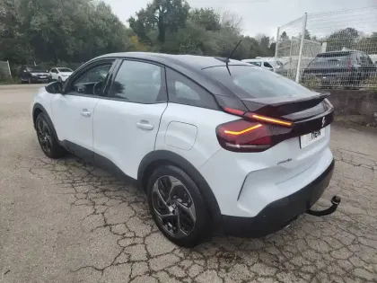 Photo 1 Citroën C4  Hybride 136 e-DCS6