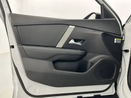 Photo 24 Citroën C4  Hybride 136 e-DCS6