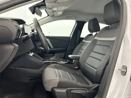 Photo 22 Citroën C4  Hybride 136 e-DCS6