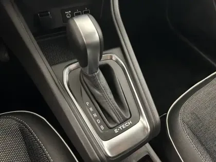 Photo 12 Renault Captur  E-Tech full hybrid 145