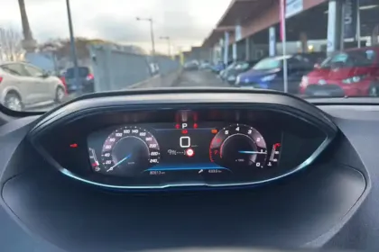 Photo 23 Peugeot 5008  PureTech 130ch S&S EAT8