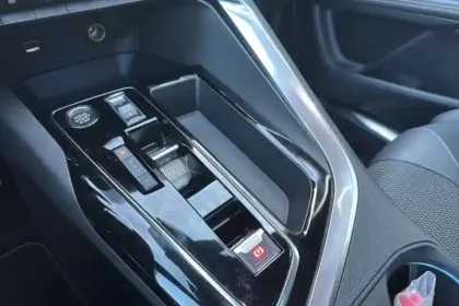 Photo 31 Peugeot 5008  PureTech 130ch S&S EAT8