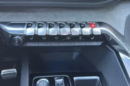 Photo 30 Peugeot 5008  PureTech 130ch S&S EAT8