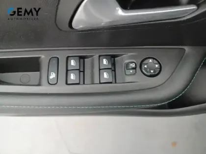 Photo 11 Peugeot 208  Electrique 50 kWh 136ch