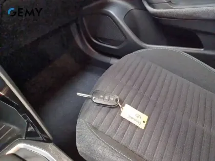 Photo 32 Peugeot 2008  PureTech 100 S&S BVM6