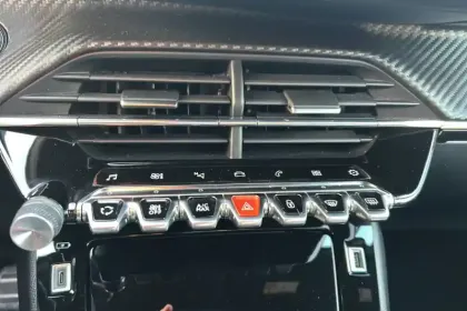 Photo 22 Peugeot 2008  PureTech 130 S&S BVM6