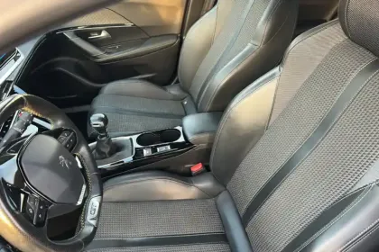 Photo 9 Peugeot 2008  PureTech 130 S&S BVM6