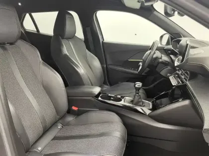 Photo 51 Peugeot 2008  PureTech 130 S&S BVM6