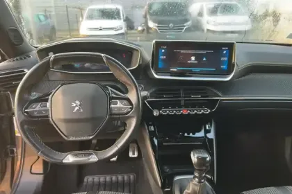 Photo 15 Peugeot 2008  PureTech 130 S&S BVM6