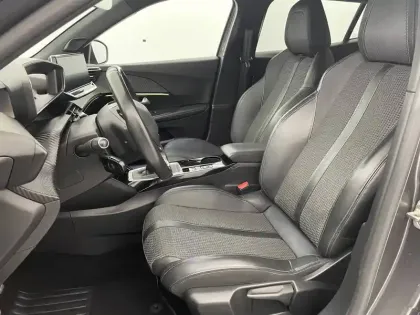 Photo 39 Peugeot 2008  PureTech 130 S&S BVM6