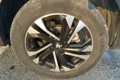 Photo 11 Peugeot 2008  PureTech 130 S&S BVM6