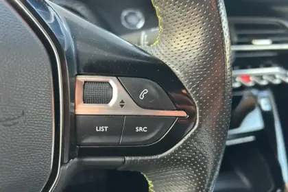 Photo 17 Peugeot 2008  PureTech 130 S&S BVM6