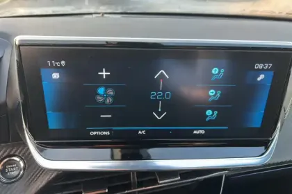 Photo 24 Peugeot 2008  PureTech 130 S&S BVM6