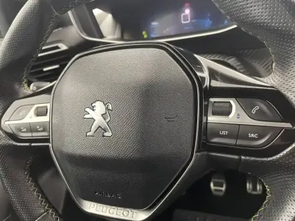 Photo 54 Peugeot 2008  PureTech 130 S&S BVM6