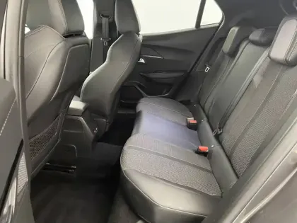 Photo 40 Peugeot 2008  PureTech 130 S&S BVM6