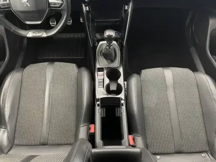 Photo 55 Peugeot 2008  PureTech 130 S&S BVM6