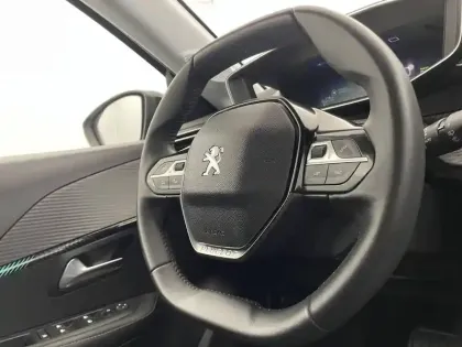 Photo 28 Peugeot 208  Electrique 50 kWh 136ch