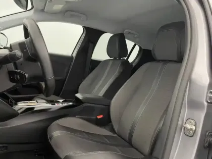 Photo 13 Peugeot 208  Electrique 50 kWh 136ch