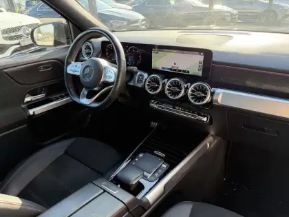 Photo 49 Mercedes GLB  200 d 8G-DCT