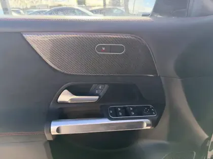 Photo 48 Mercedes GLB  200 d 8G-DCT