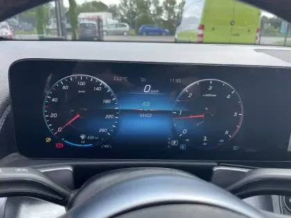 Photo 8 Mercedes GLB  200 d 8G-DCT