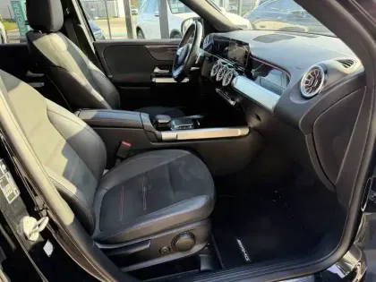 Photo 51 Mercedes GLB  200 d 8G-DCT