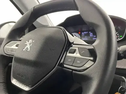 Photo 27 Peugeot 208  BLUEHDI 100 S&S BVM6